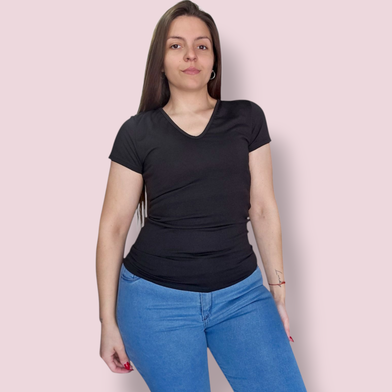 Remera Basica Manga Corta Escote V de Modal - Talles Especiales